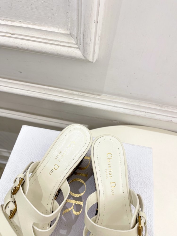 Босоножки на платформе и высоком каблуке фото 6