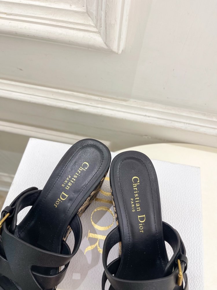 Босоножки на платформе и высоком каблуке фото 6