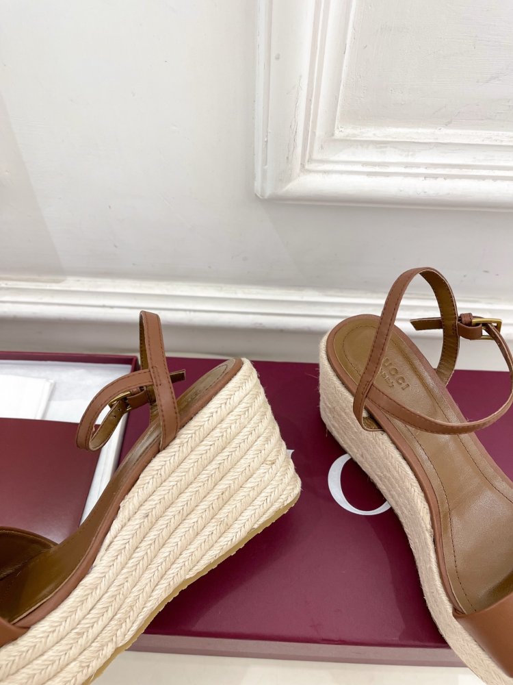 Sandals on platform and high heel фото 7