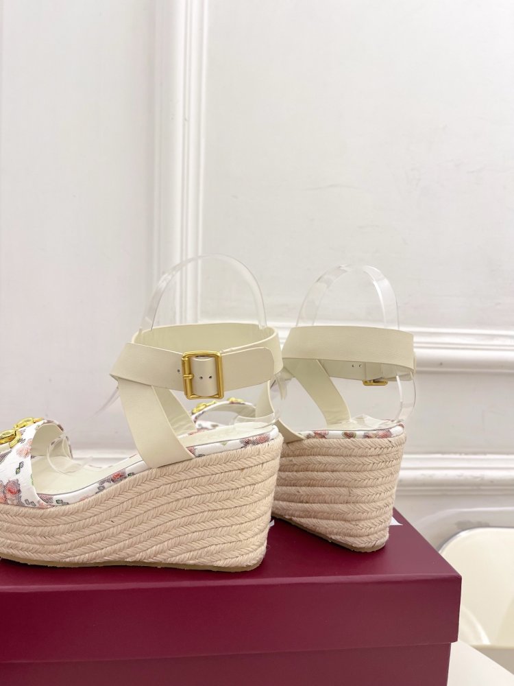 Sandals on platform and high heel фото 7