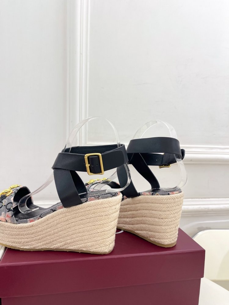 Sandals on platform and high heel фото 7