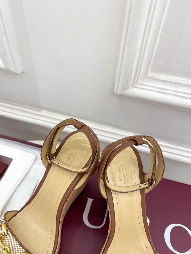 Sandals on platform and high heel фото 7