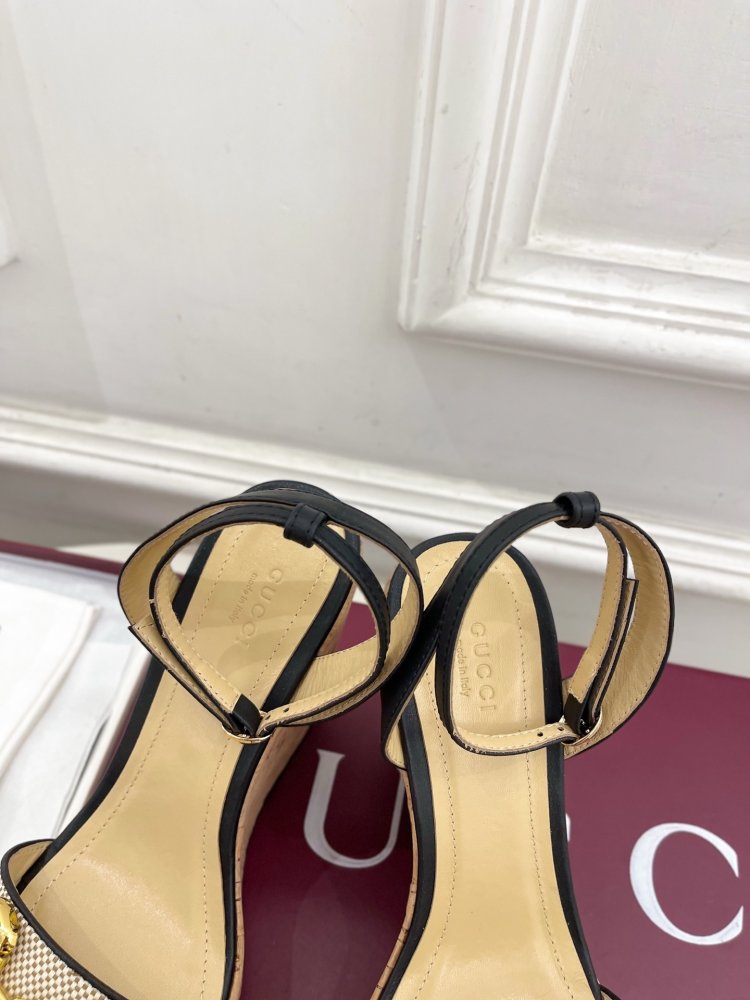 Sandals on platform and high heel фото 7