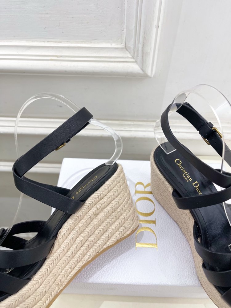 Босоножки на платформе и высоком каблуке фото 7