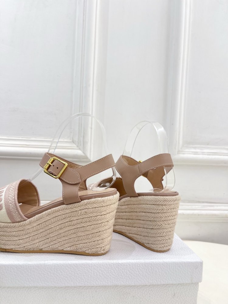 Босоножки на платформе и высоком каблуке фото 7