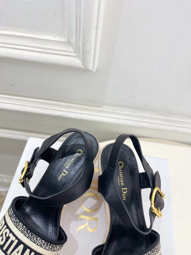 Босоножки на платформе и высоком каблуке фото 7