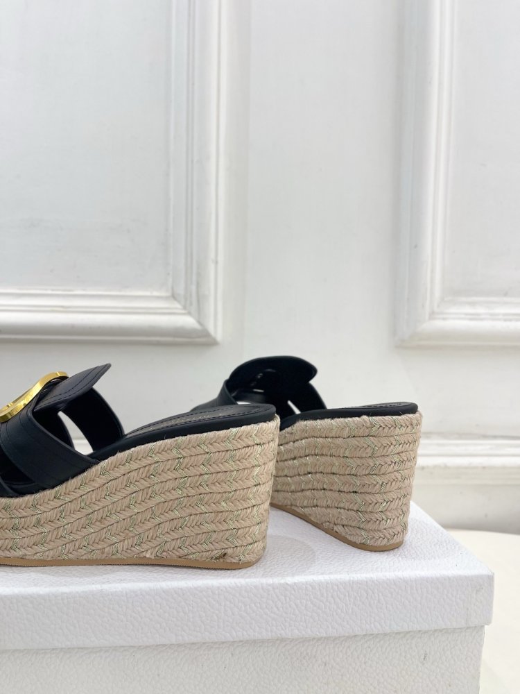 Босоножки на платформе и высоком каблуке фото 7