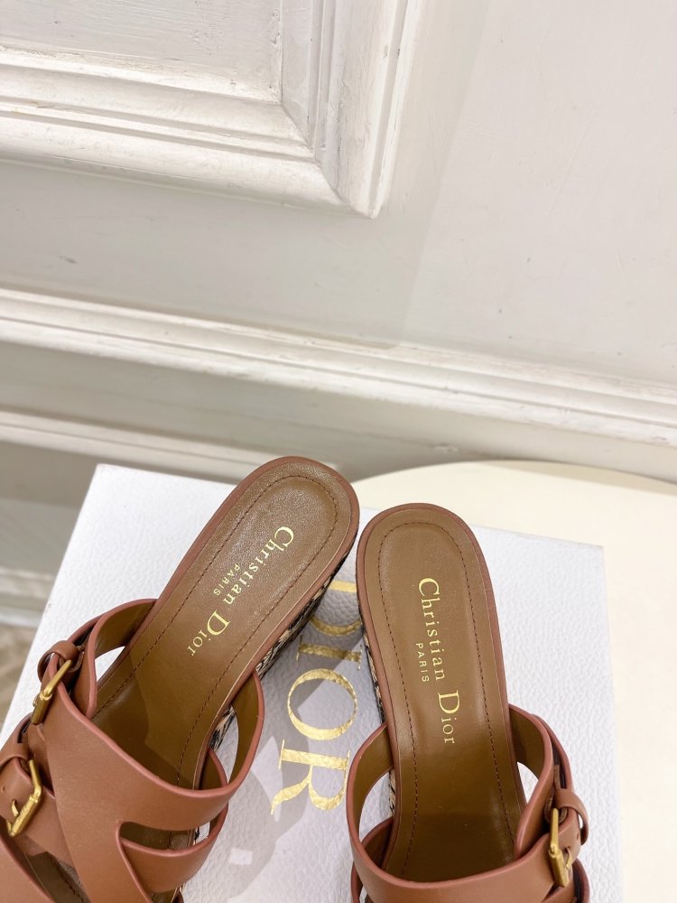 Босоножки на платформе и высоком каблуке фото 7