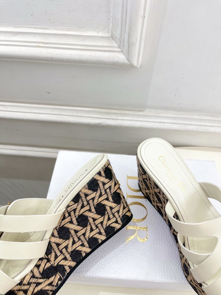 Босоножки на платформе и высоком каблуке фото 7