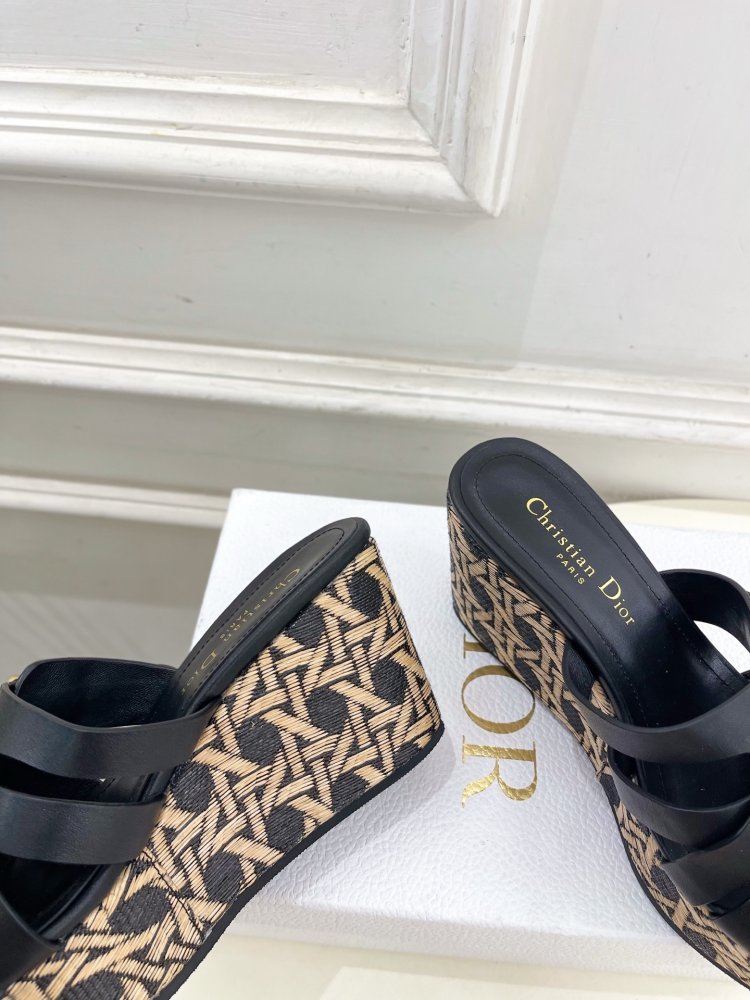 Босоножки на платформе и высоком каблуке фото 7