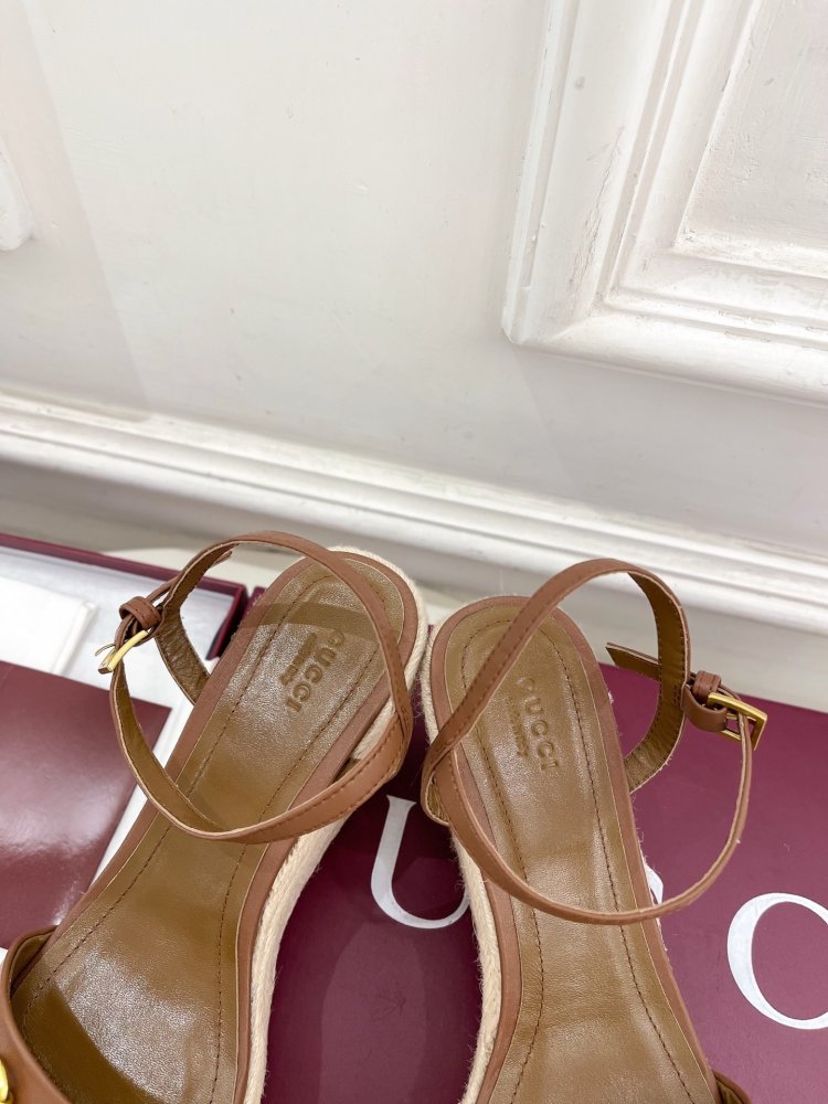 Sandals on platform and high heel фото 8