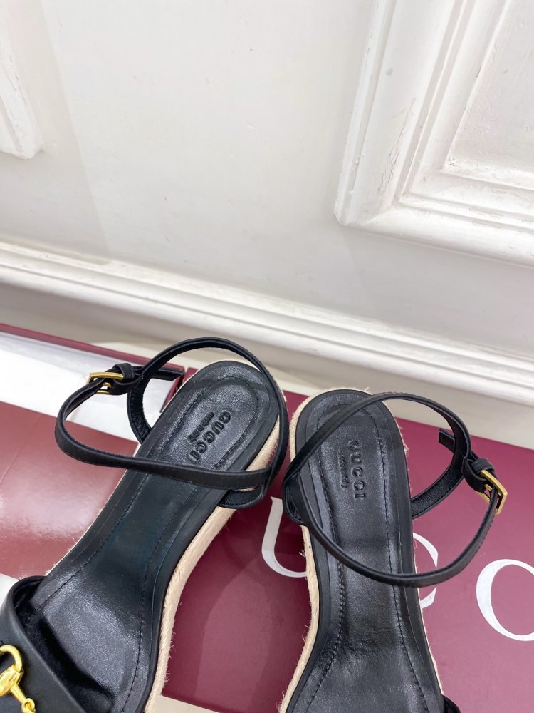 Sandals on platform and high heel фото 8