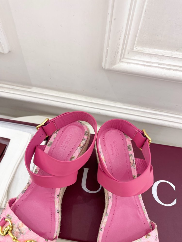 Босоніжки на платформі і високому підборах фото 8