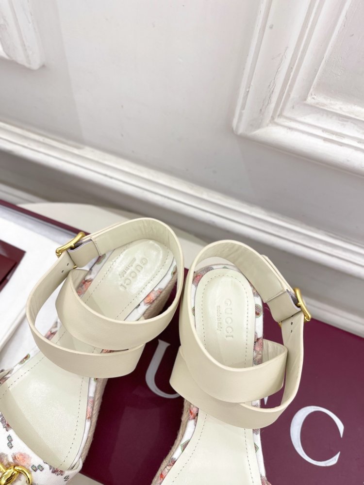 Sandals on platform and high heel фото 8