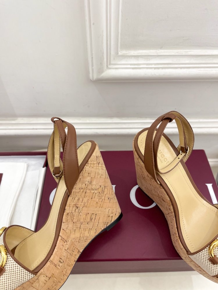 Sandals on platform and high heel фото 8