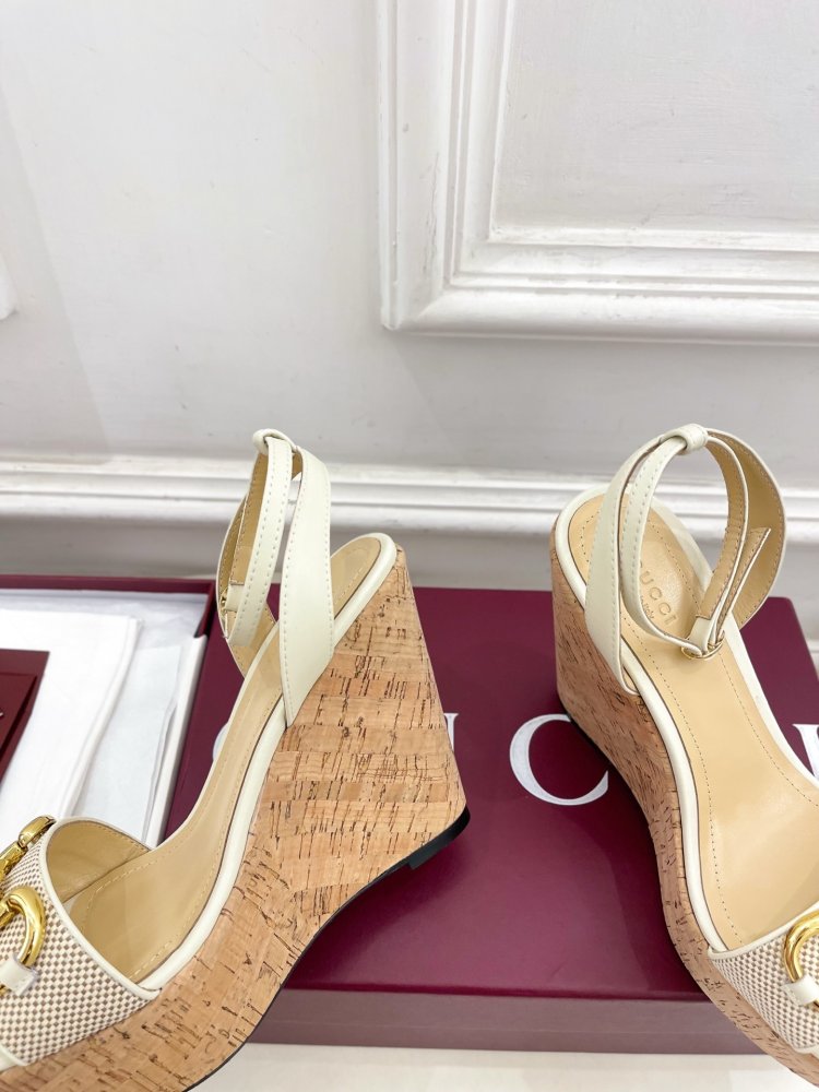 Босоніжки на платформі і високому підборах фото 8