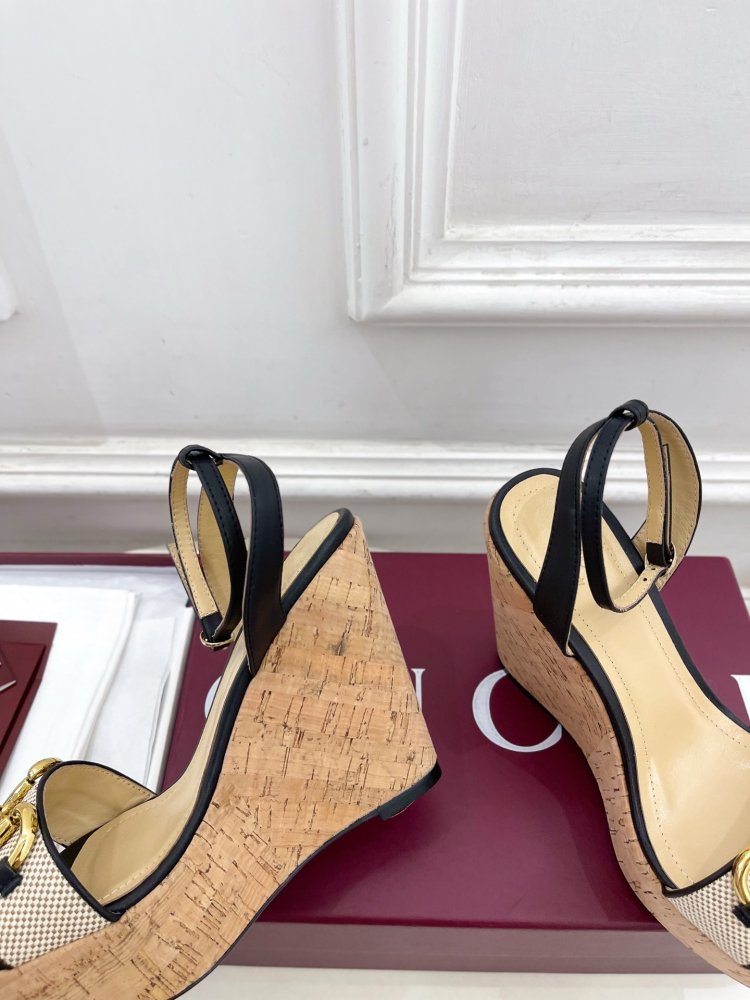 Sandals on platform and high heel фото 8