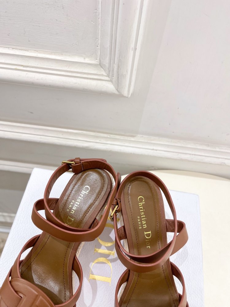 Босоножки на платформе и высоком каблуке фото 8