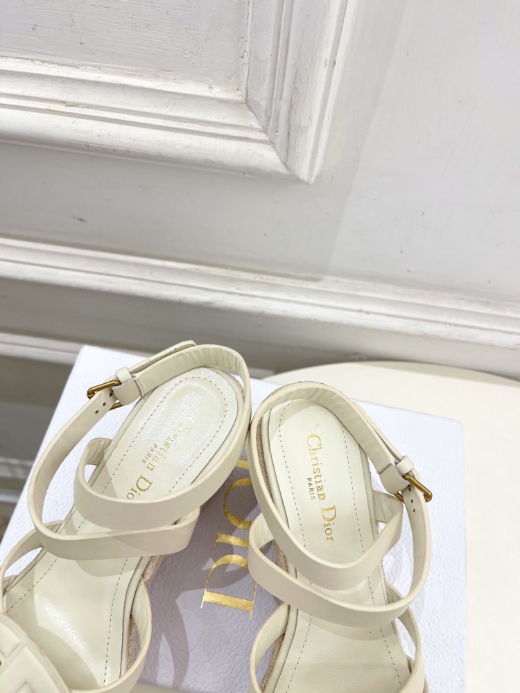 Босоножки на платформе и высоком каблуке фото 8