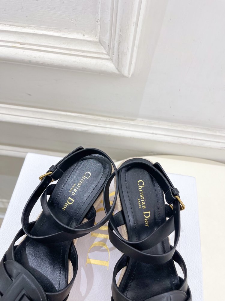 Босоножки на платформе и высоком каблуке фото 8