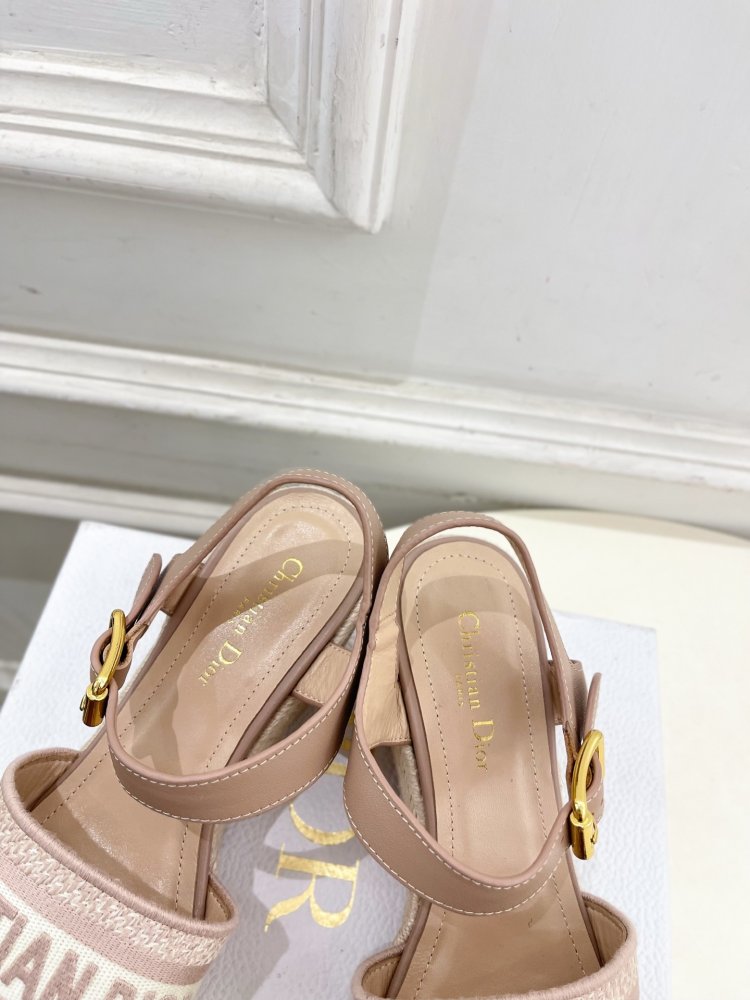 Босоножки на платформе и высоком каблуке фото 8