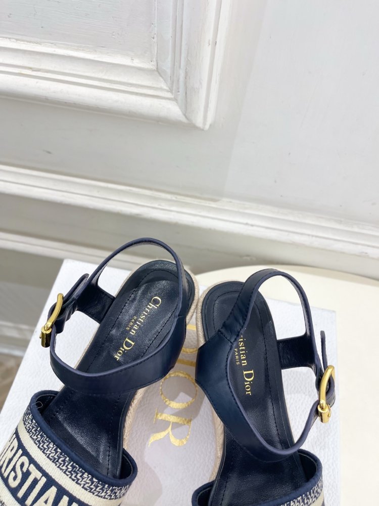 Босоножки на платформе и высоком каблуке фото 8