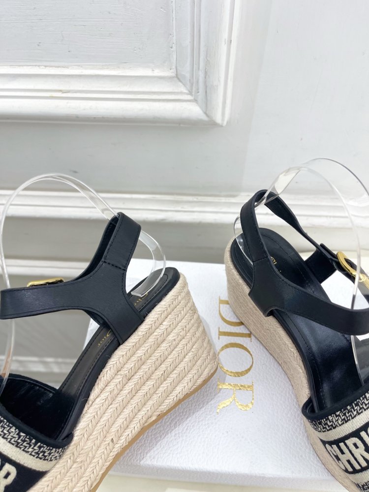 Босоножки на платформе и высоком каблуке фото 8