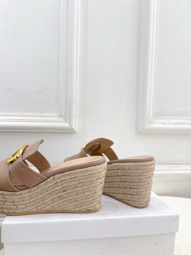 Босоножки на платформе и высоком каблуке фото 8