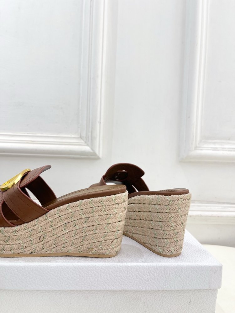 Босоножки на платформе и высоком каблуке фото 8