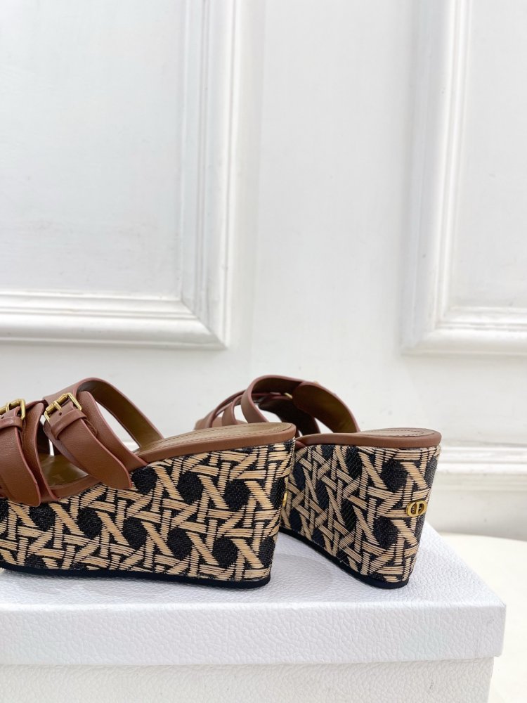 Босоножки на платформе и высоком каблуке фото 8