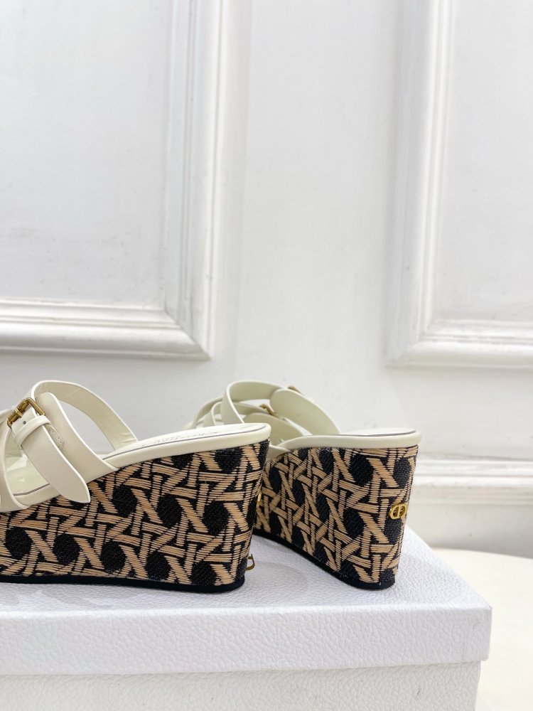 Босоножки на платформе и высоком каблуке фото 8