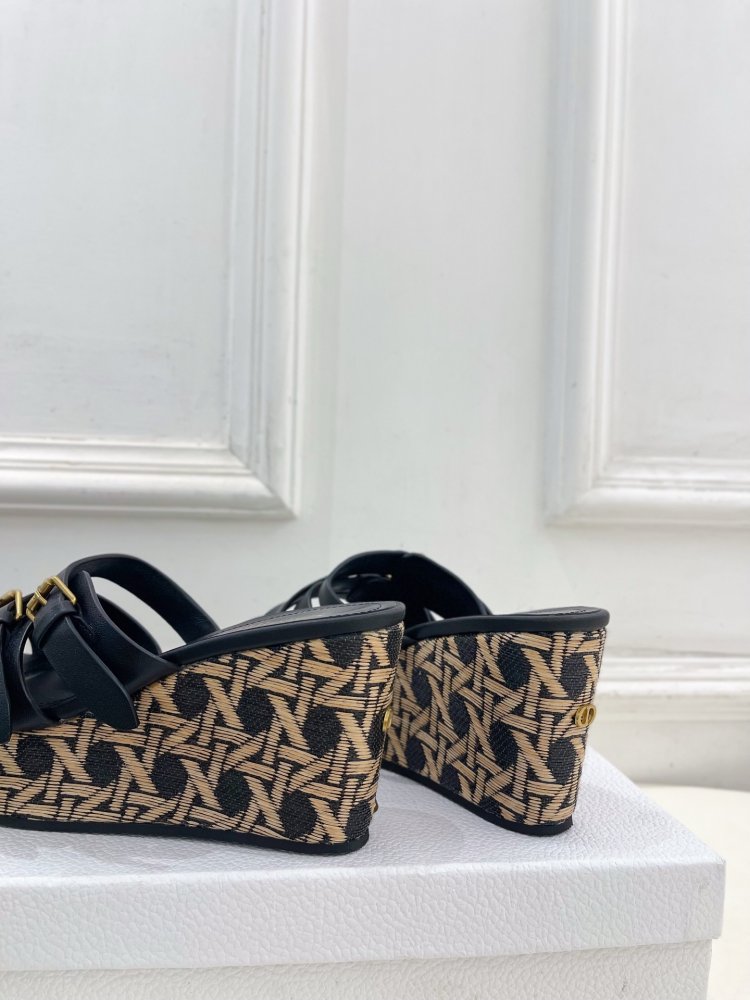 Босоножки на платформе и высоком каблуке фото 8