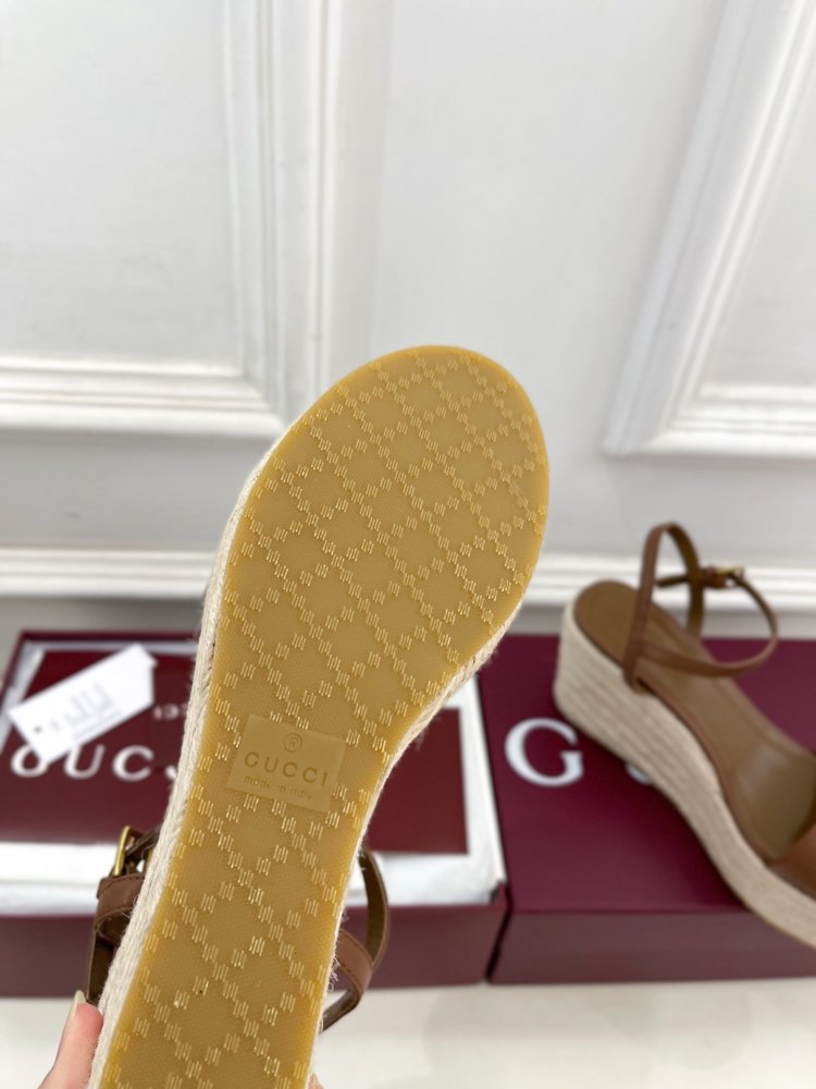 Sandals on platform and high heel фото 9