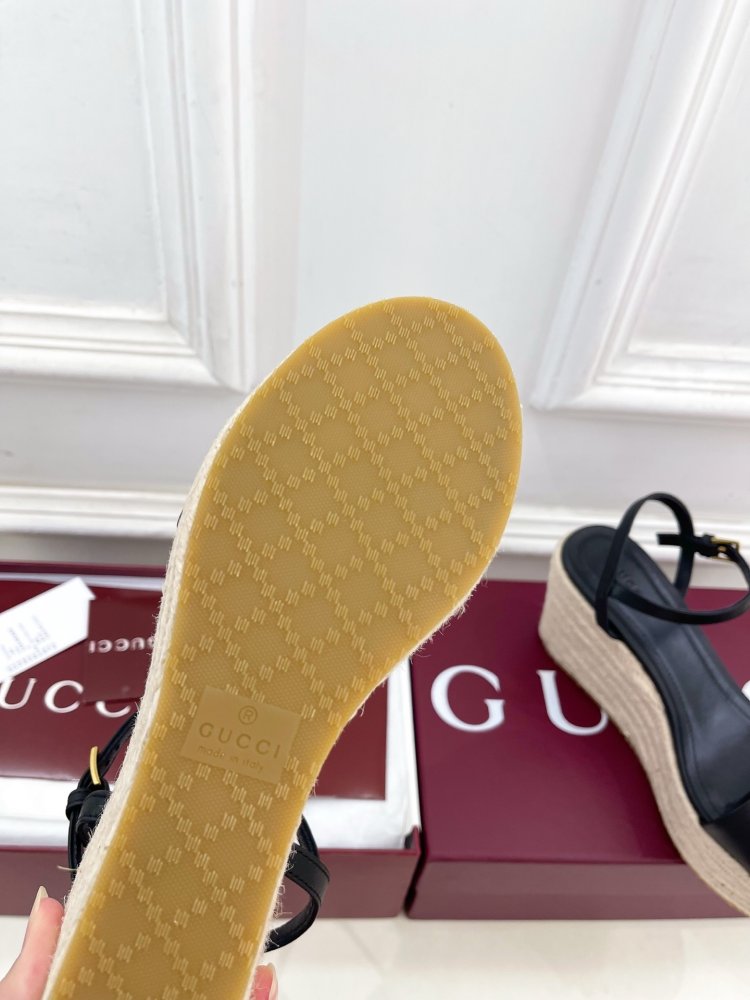 Sandals on platform and high heel фото 9