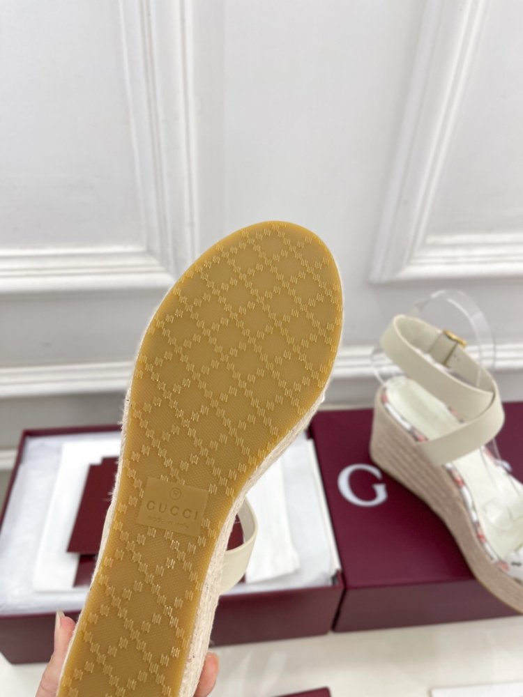 Sandals on platform and high heel фото 9