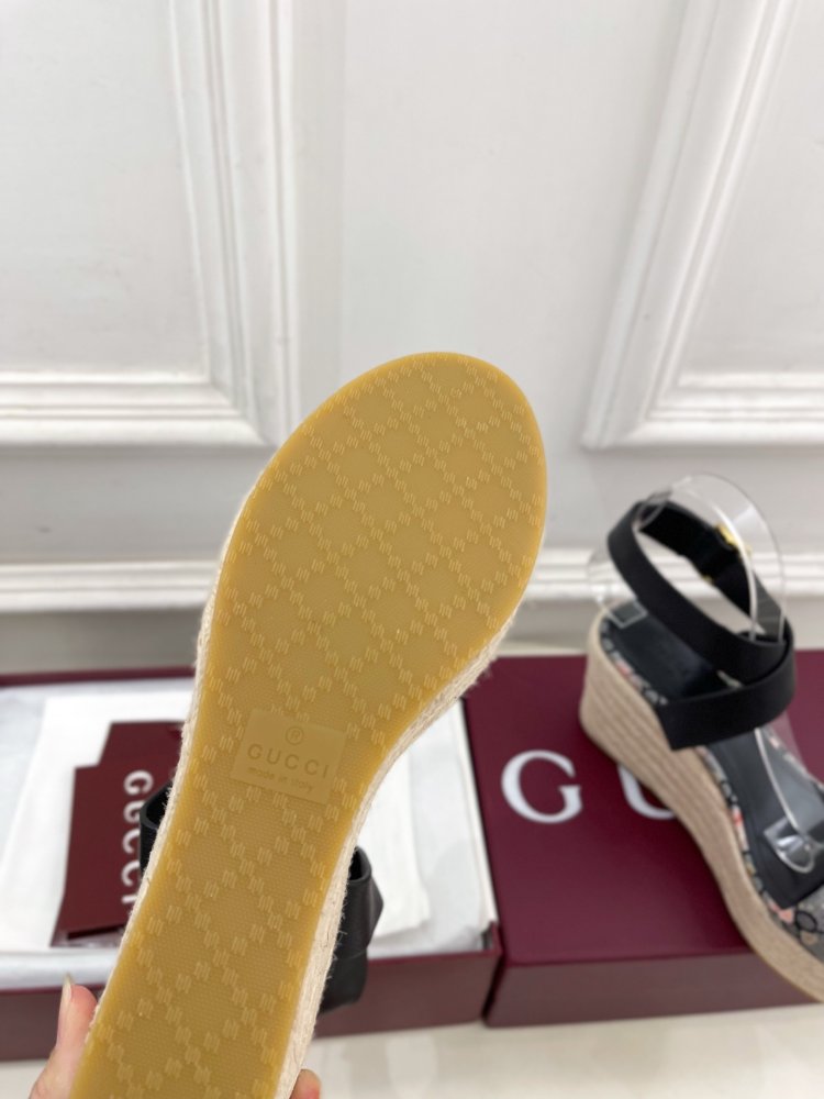 Sandals on platform and high heel фото 9