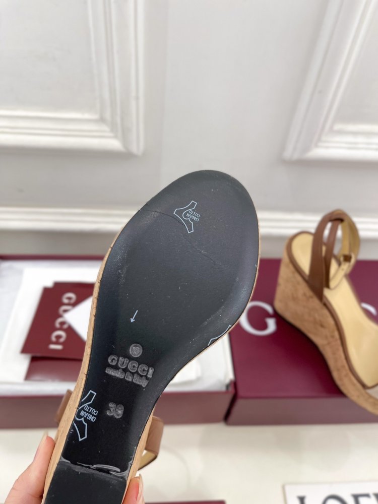 Sandals on platform and high heel фото 9