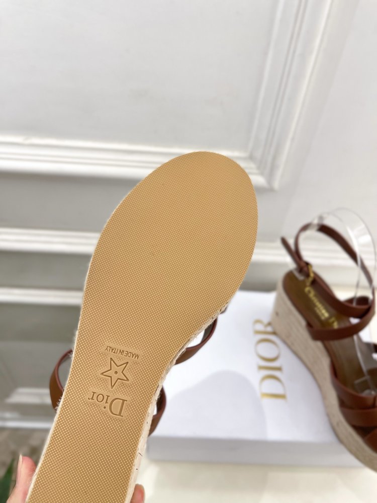 Босоножки на платформе и высоком каблуке фото 9