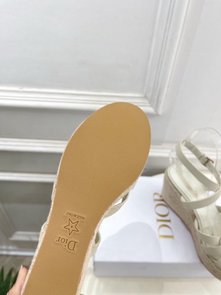 Босоножки на платформе и высоком каблуке фото 9