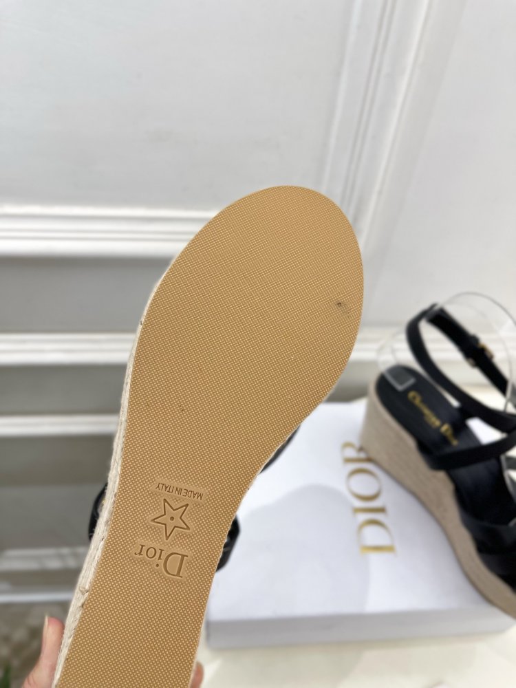 Босоножки на платформе и высоком каблуке фото 9