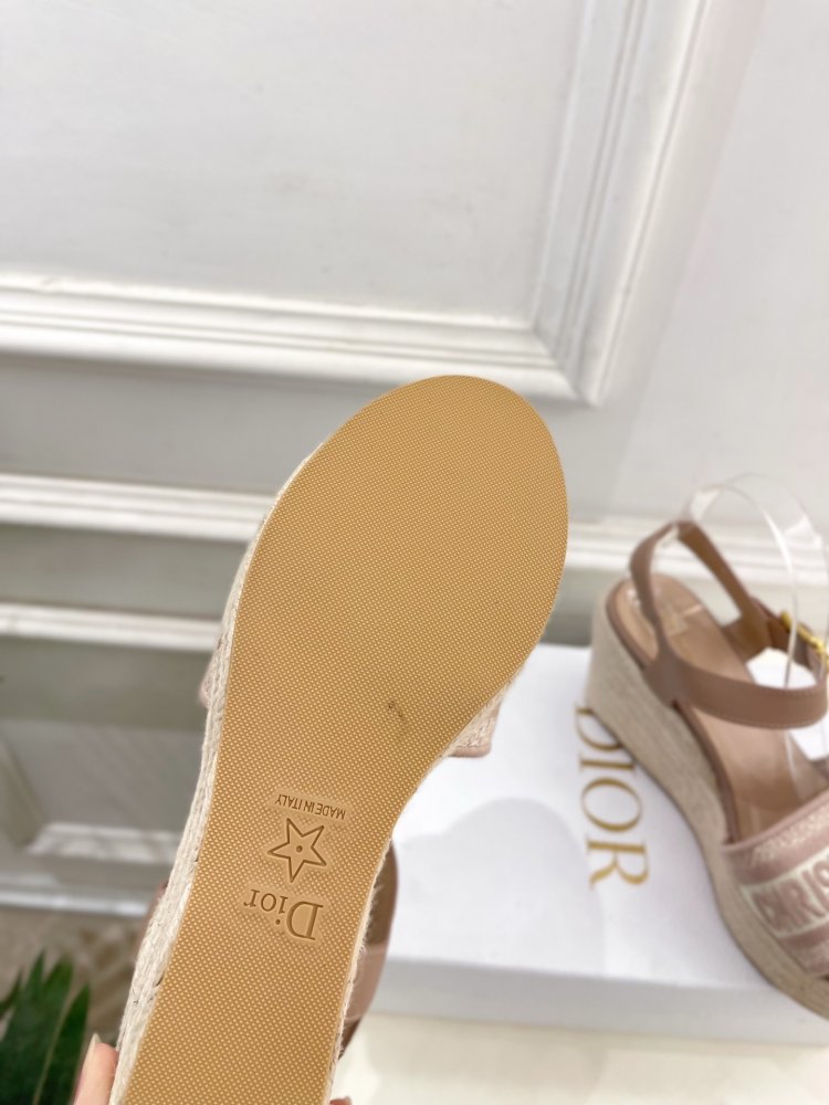 Босоножки на платформе и высоком каблуке фото 9