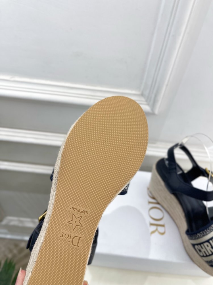 Босоножки на платформе и высоком каблуке фото 9