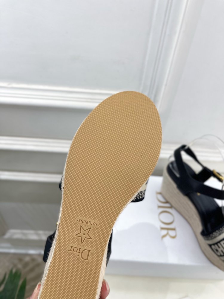 Босоножки на платформе и высоком каблуке фото 9