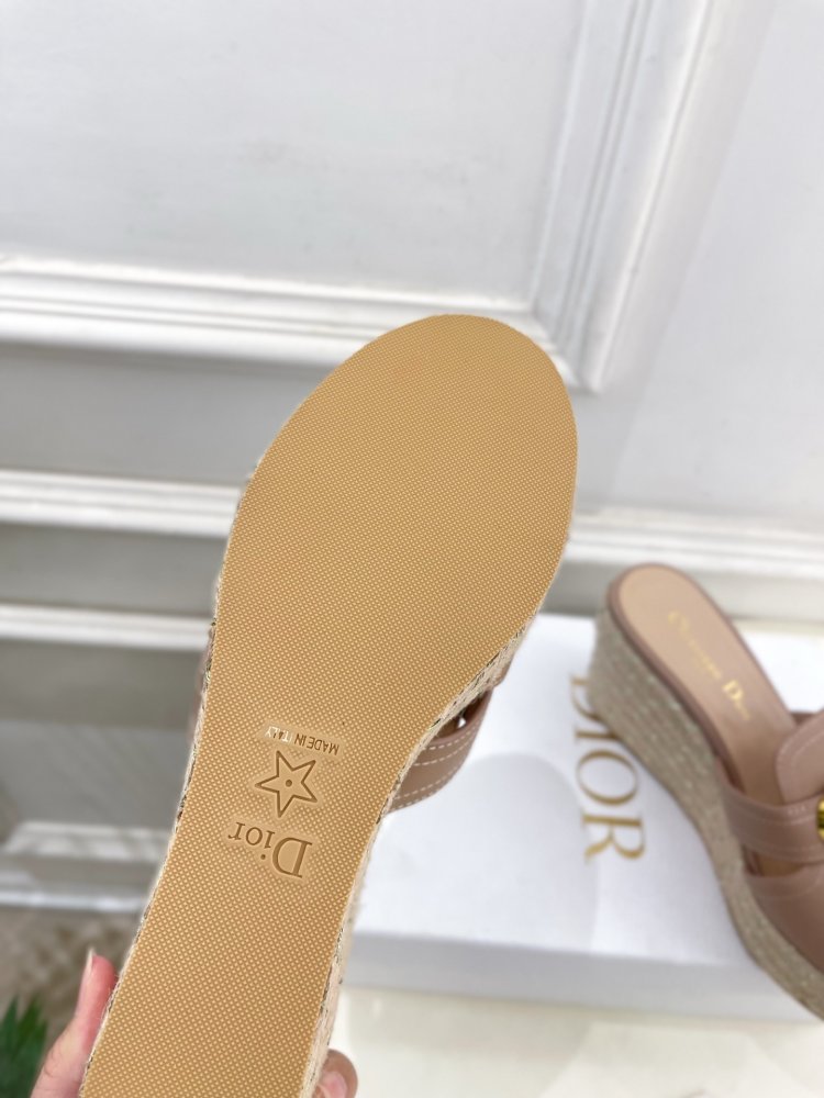 Босоножки на платформе и высоком каблуке фото 9