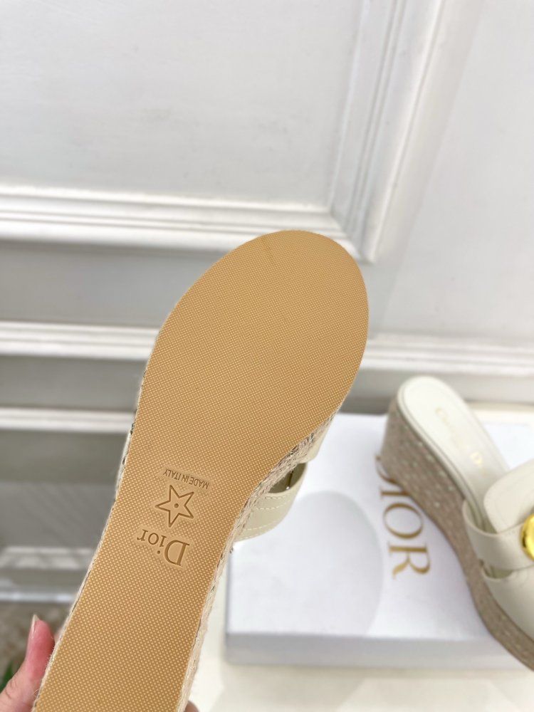 Босоножки на платформе и высоком каблуке фото 9