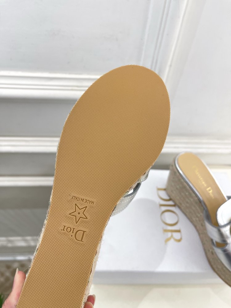 Босоножки на платформе и высоком каблуке фото 9