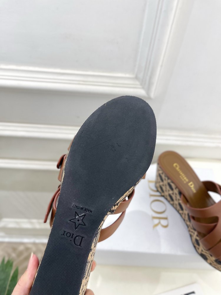 Босоножки на платформе и высоком каблуке фото 9