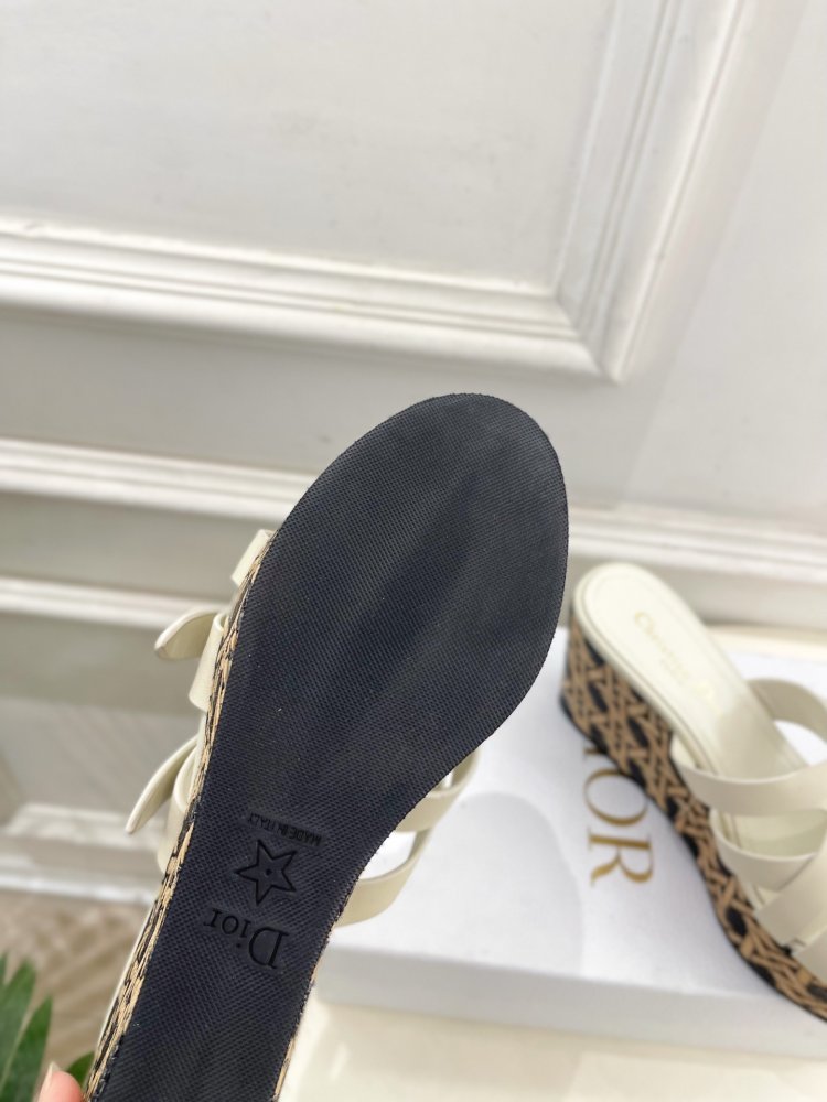 Босоножки на платформе и высоком каблуке фото 9