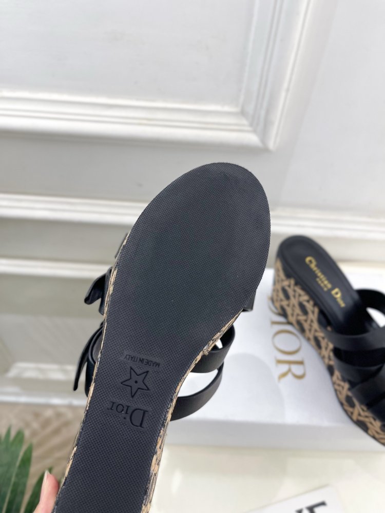 Босоножки на платформе и высоком каблуке фото 9