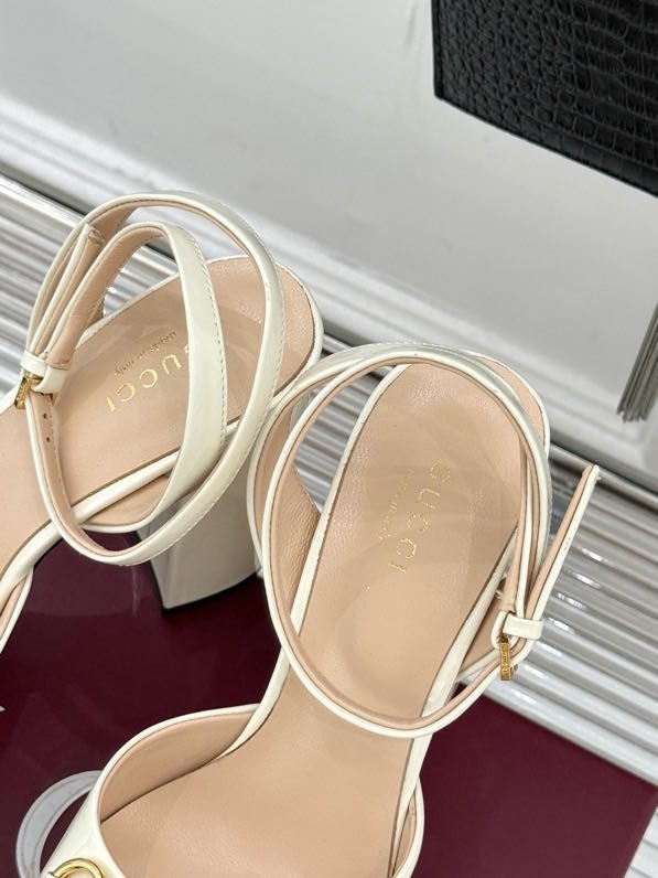 Босоніжки на платформі і високому підборах фото 9